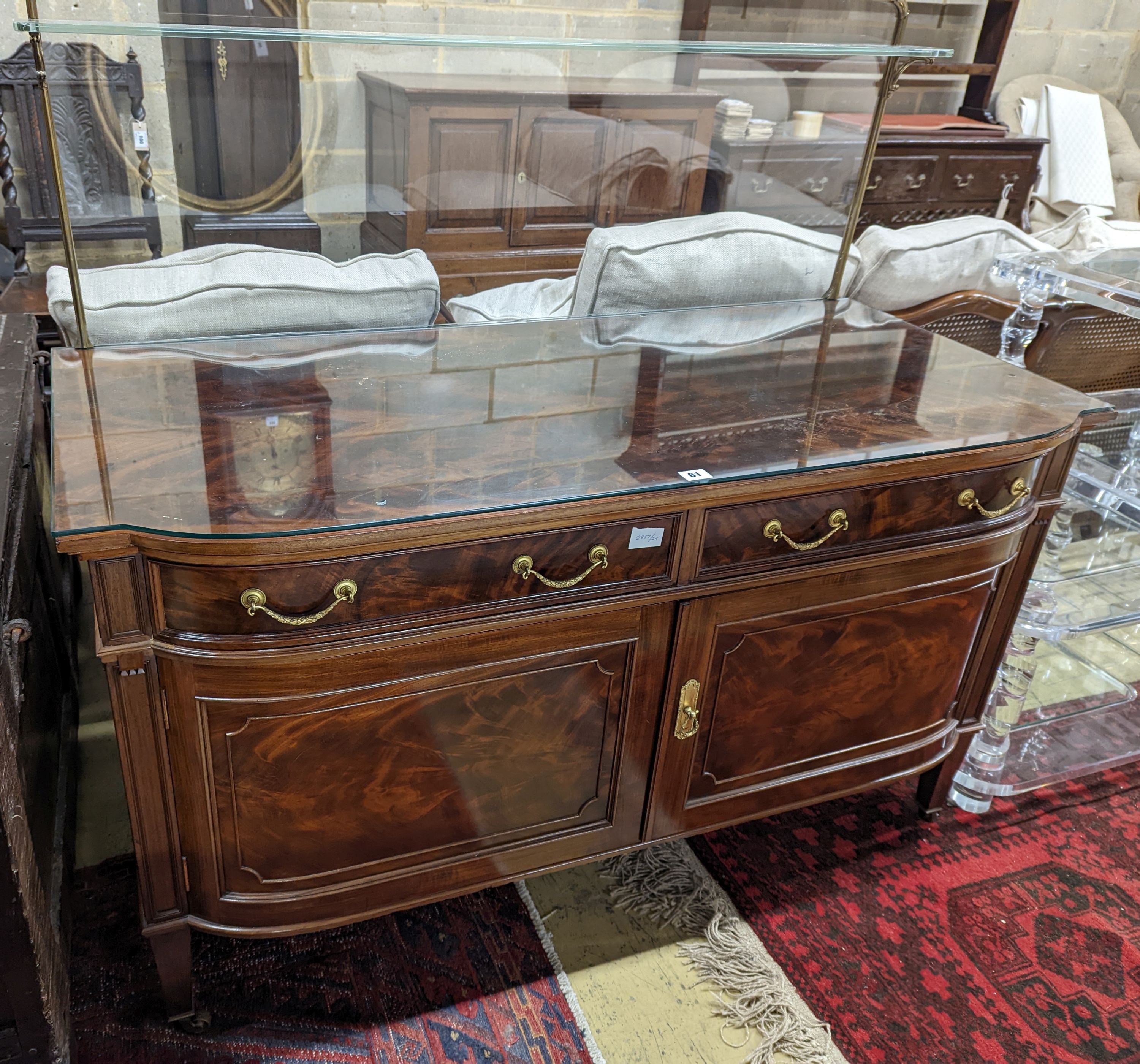 A reproduction Continental mahogany wash stand, width 130cm, depth 60cm, height 122cm